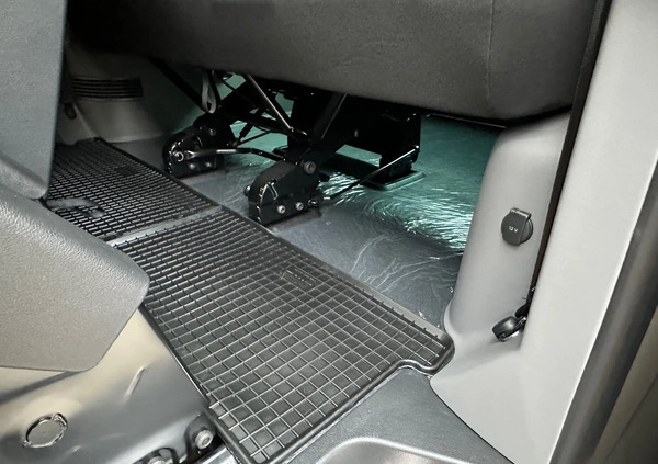 Volkswagen Caravelle cena 378840 przebieg: 25, rok produkcji 2024 z Pabianice małe 704